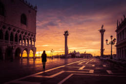 Amanecer desde la plaza de San Marcos en Venecia