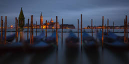 San Giorgio Maggiore y las góndolas amarradas en Venecia