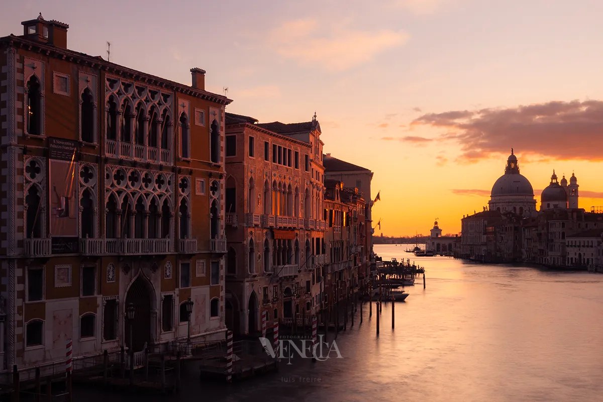Amanecer sobre el gran canal