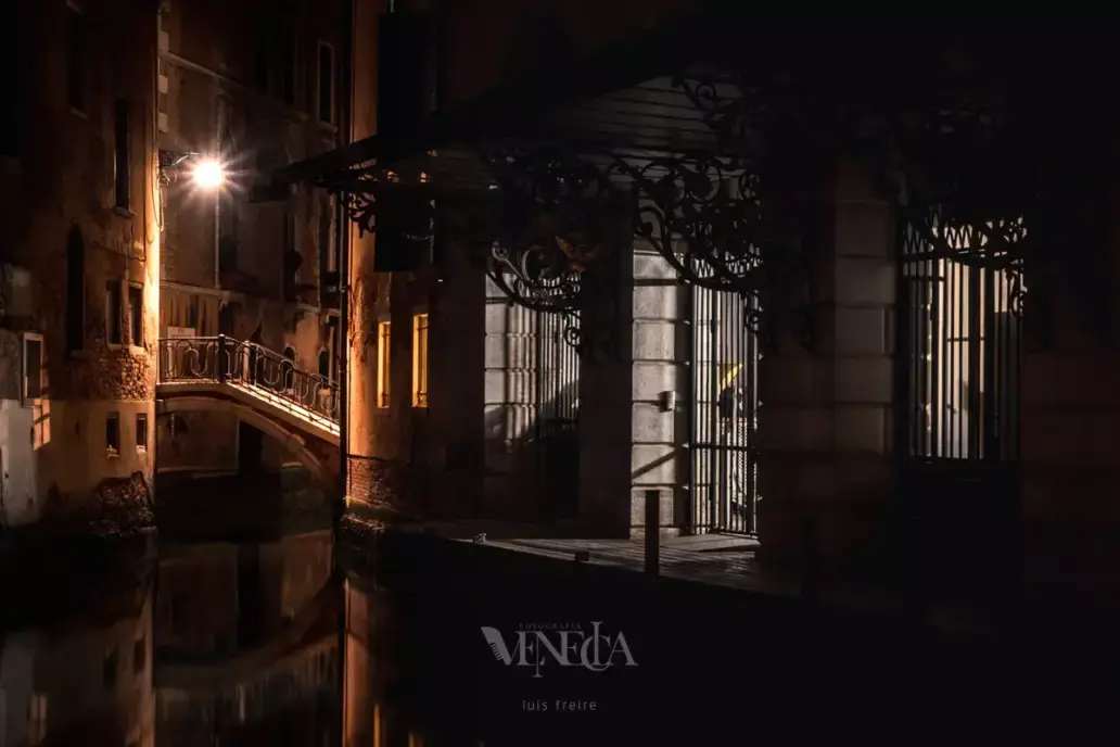Teatro de la Fenice en la noche