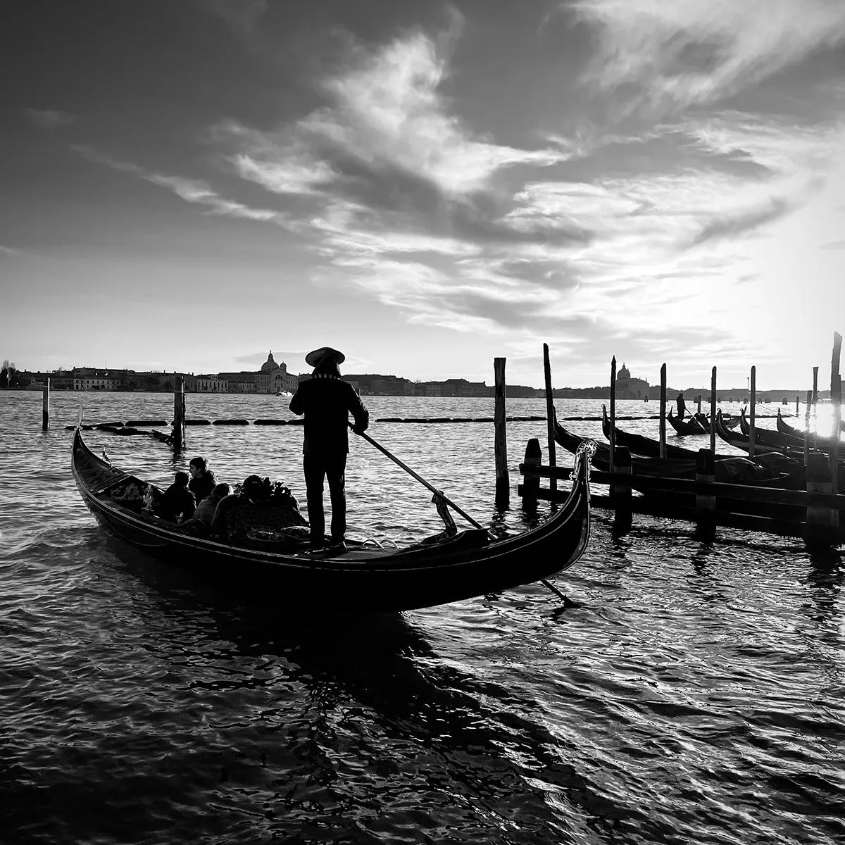 Gondolero saliendo al bacino de San Marco